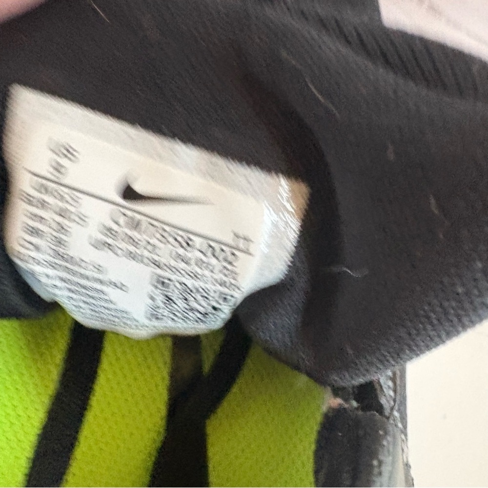 Nike Black and White Womens Athletic Sneakers - Picture 7 of 9
